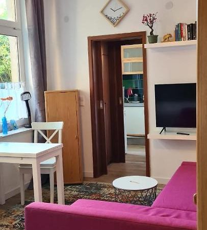 Buedchen Am Rathaus-Parkplatz-Bett Und Schlafcouch-Eg-Netflix- Oberhausen (North Rhine-Westphalia) Exterior foto