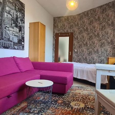 Buedchen Am Rathaus-Parkplatz-Bett Und Schlafcouch-Eg-Netflix- Oberhausen (North Rhine-Westphalia) Exterior foto